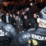 Bluźnierczy spektakl w Paryżu wzbudził protesty katolickiej młodzieży