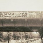 Toruń: Czerwoni mordercy żyją wśród nas – wiszący na moście UBek