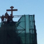 Desowietyzacja Ukrainy: W Charkowie na miejscu Lenina stanął wielki krzyż