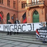 Narodowcy w Kołobrzegu: Stop imigracji! Polska dla Polaków!