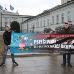 Nacjonaliści przed Pałacem Prezydenckim: Precz z Unią Europejską!